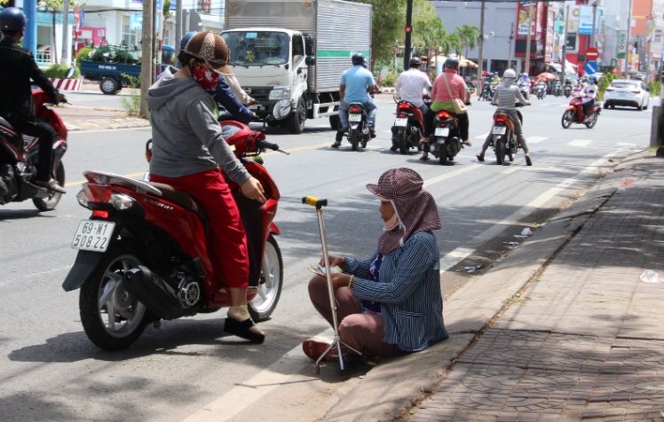 Dành cho những ai quan tâm đến chú Thương Phế Binh VNCH tên Hoàng Trung tại Bangkok